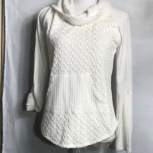 No tag Hoody sweater with pockets green color